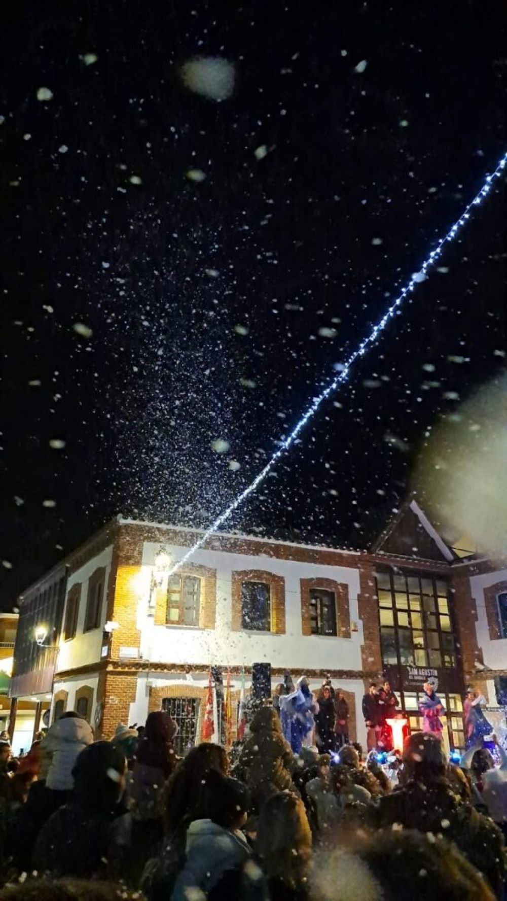 Snow for the inauguration of christmas in san agustin del guadalix