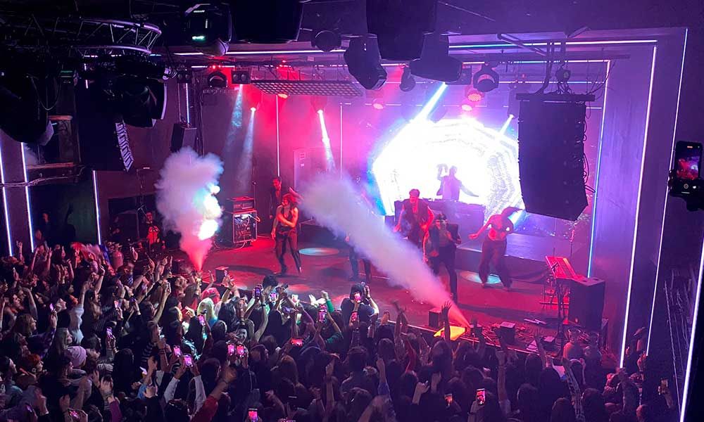 Sparks and co2 for abraham mateo at sala paqui