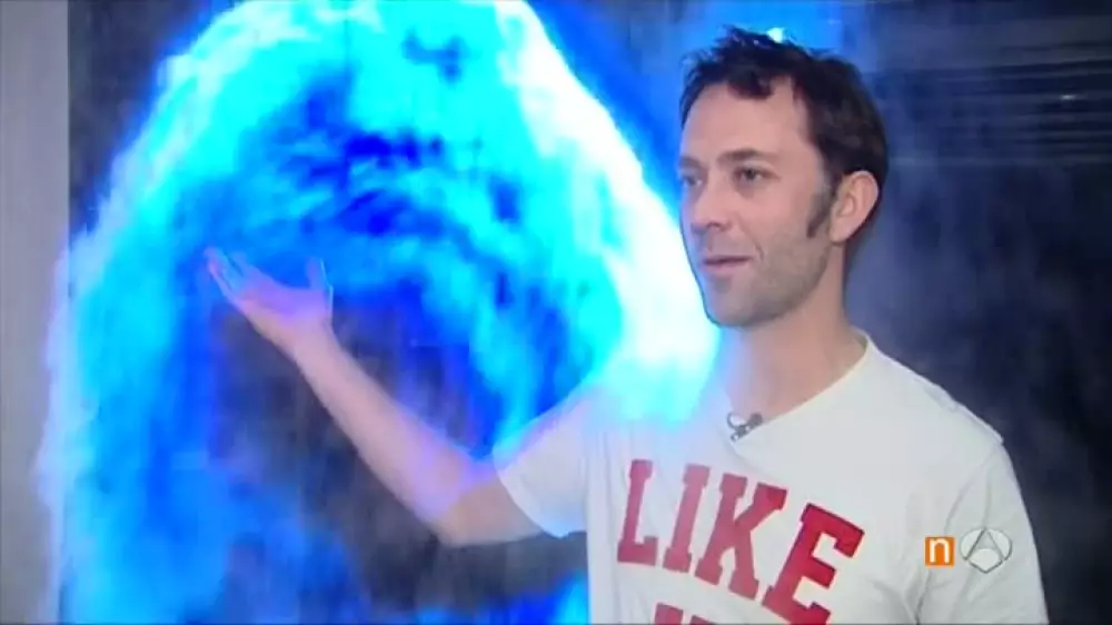 Holograms of paraddax on antenna 3