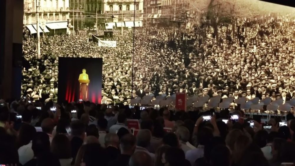 Gasa holográfica en el 40 congreso del psoe